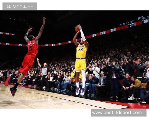 八村塁绝杀前里夫斯强攻扳平比分回防怒喷裁判展现巨星气质 八村塁绝杀前里夫斯强攻扳平比分回防怒喷裁判展现巨星气质