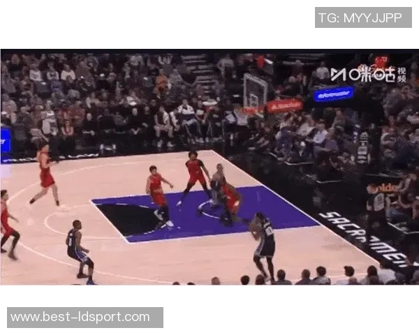 媒体人点评小杨防守风格称其象征性扑救难以适应NBA比赛节奏 媒体人点评小杨防守风格称其象征性扑救难以适应NBA比赛节奏